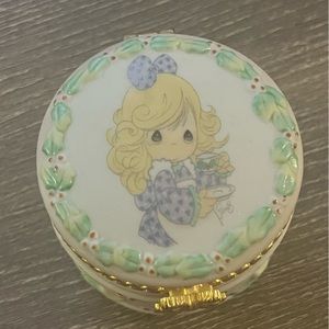 Christmas precious moments trinket box vintage